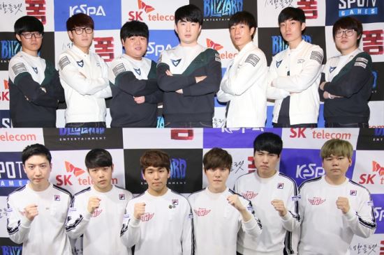 사진=SAMSUNG GALAXY(상)와 SK telecom T1(하) 선수단. 한국e스포츠협회 제공