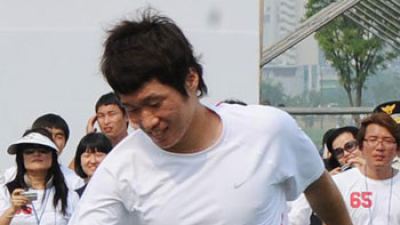 “2년 기다렸는데 고작 21분?”…박지성 짧은 활약에 한국팬 불만