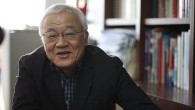 구로다 “양두구육은 유머,독도는 한국땅 맞아”