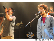 [쿠키 포토] 탁현민 ‘강산에와 듀엣으로~’