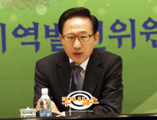 李대통령 “촛불사태 주도 인사 아무도 반성안해…조선일보 훌륭”