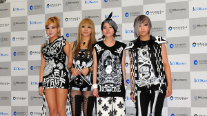 작정하고 반일 콘셉트 2NE1 원전 사태 비하 '논란'