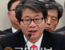 12일 장관급 회담 앞둔 류길재, 역대 장관급회담 테이프 보며 '시청각' 열공모드