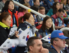 김연아와 이상화, 나란히 앉아 한국대표팀 응원