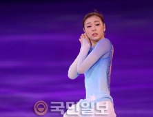 ‘Let it Go’ 김연아 아쉬운 은퇴 무대… 웅장한 피날레에 1만여 관중 기립 박수