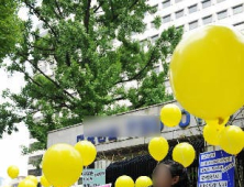 “아이가 방패냐” 보수단체들, 유모차 부대 고발… 찬반논란 후끈