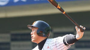 ‘조캡틴’ 조성환, 현역 은퇴… 전력분석원으로 롯데에 남는다