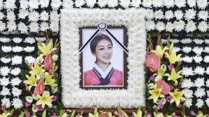 “우리 리세는 한복 입었을 때 가장 예뻤어요”…오열 속 치러진 입관식, 이은미·유재석 등 찾아