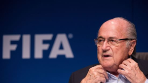 “블래터, 이제 FIFA 회장에서 내려오시지?”