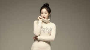 가을의 정취와 날씬한 각선미의 조화… 최희 화보 공개