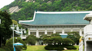 [정윤회 입 열었다] 문건 유출 의혹 경찰관, 정상 출근하고 곧바로 휴가