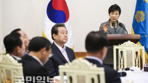 [朴대통령 입 열었다] ”절대 흔들리지 않는다” 마이웨이… 마지막엔 ‘파이팅’