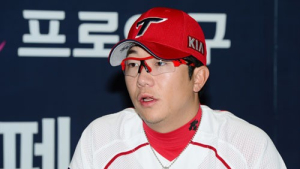 양현종, KIA 잔류한다… “빅리그 진출 도전은 계속”
