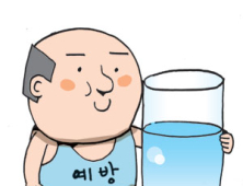 [쿡기자의 건강톡톡] 산통만큼 아프다는 ‘요로결석’, 하루 2리터 물 마셔야!