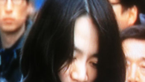 침울한 표정으로 고개 숙인 조현아 “승무원·사무장에게 사과하겠습니다”