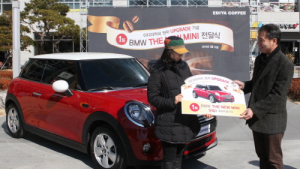 이디야, 원두 업그레이드 기념 이벤트 BMW미니 증정식