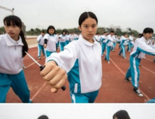 대륙의 대학교 클래스… 女학생들에게 '단검' 쥐여주고 호신술 가르쳐