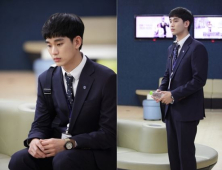 ‘프로듀사’ 김수현, 순진무구 신입 PD 변신… ‘첫 출근 어땠나?’