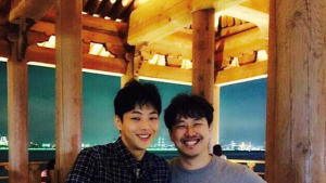 ‘글로리데이’ 지수, 최정열 감독과 훈훈한 미소 “아름다운 밤”