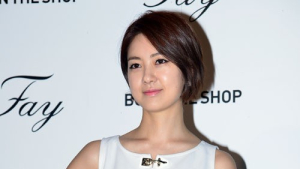 딸·딸·아들… 이요원, 셋째 득남 “강남 산후조리원서 몸조리”