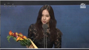 [51회 백상예술대상] TV부문 인기상 크리스탈 “영광”… 이종석 불참