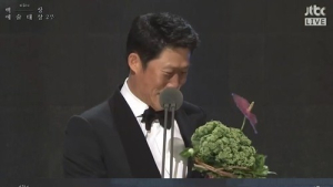 [51회 백상예술대상] 영화 조연상 유해진 “잘 생겼다고?” 유쾌 소감