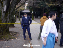 사진에 얼굴 모자이크도 안 해…日언론 ‘야스쿠니 한국인 용의자’ 공개 파문