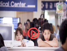 [쿠키영상] '태양의 후예' 송중기, 송혜교에 냉정한 태도...'송송커플 벌써 위기?'