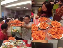 [쿠키영상] 중국 관광객의 '과한' 뷔페 매너