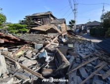 [일본 강진] 연립주택 무너져 대학생 수십명 매몰… “살려달라” 아우성