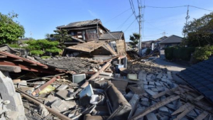 [일본 강진] 연립주택 무너져 대학생 수십명 매몰… “살려달라” 아우성
