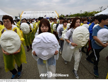 세월호 2주기, 돌아오지 못한 9명을 추모하는 행렬 이어져