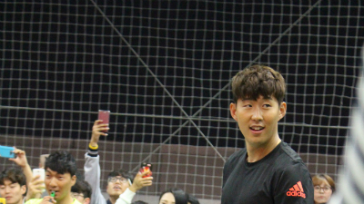 [포토] 손흥민 “제 공이 어디 갔죠?”