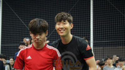 [포토] 손흥민 “저희 잘 찍어주세요”