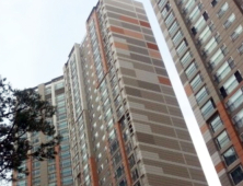[단독] “피 터져가며 일했는데… ” 추석 앞둔 어느 아파트 관리원 해고 논란