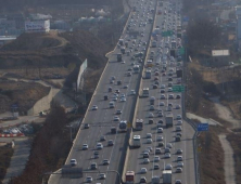 전국 고속도로 정체 해소…자정까지 15만대 추가 귀성길