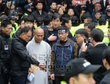 檢 “폭력시위 엄벌 필요” 한상균, 무죄 주장 “시위했다고 감옥 가는 곳은 한국뿐”