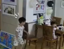 [쿠키영상] 지진에 대처하는 형제의 자세