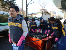 KB국민은행, 연탄나눔 봉사활동… 영등포 등 전국 5개 지역 ‘사랑 전도사’