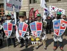 태극기집회 참가한 초등학생 “문재인은 공산주의자”