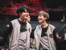 [MSI] SKT, G2에 1세트 역전승…‘믿고 쓰는 피넛 리 신’