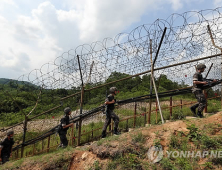 철원 상공서 미상 비행체 남하…軍 경고사격