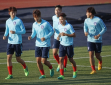 한국, 아르헨티나전 쓰리톱-쓰리백 구축… 이승우·백승호 포함