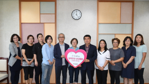 가우리 공동체, 완주에 카드 목걸이 기부