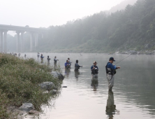 산청 경호강 쏘가리 ‘풍년’…낚시대회 열려