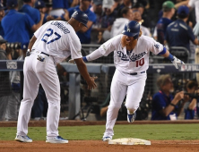 ‘터너 끝내기 스리런’ 다저스, 컵스 꺾고 NLCS 2연승