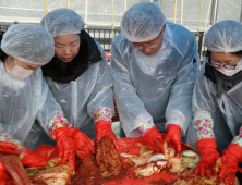 '사랑을 버무려요'...자유한국당 대구시당, 사랑나눔 김장봉사 펼쳐