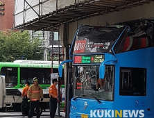 서울 당산동 고가도로서 2층 버스 충돌