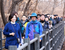 박영선 “난 ‘뜨는’ 원조 친문”… 박원순 지지율은 ‘정체’