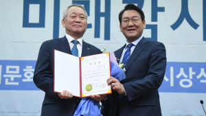 안양옥 한국장학재단 이사장, 국회사무총장 공로장 수상